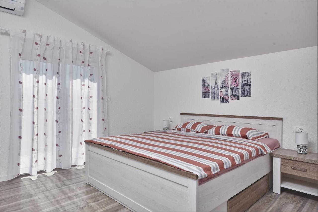 Kaštela Apartments & Rooms Seaside מראה חיצוני תמונה