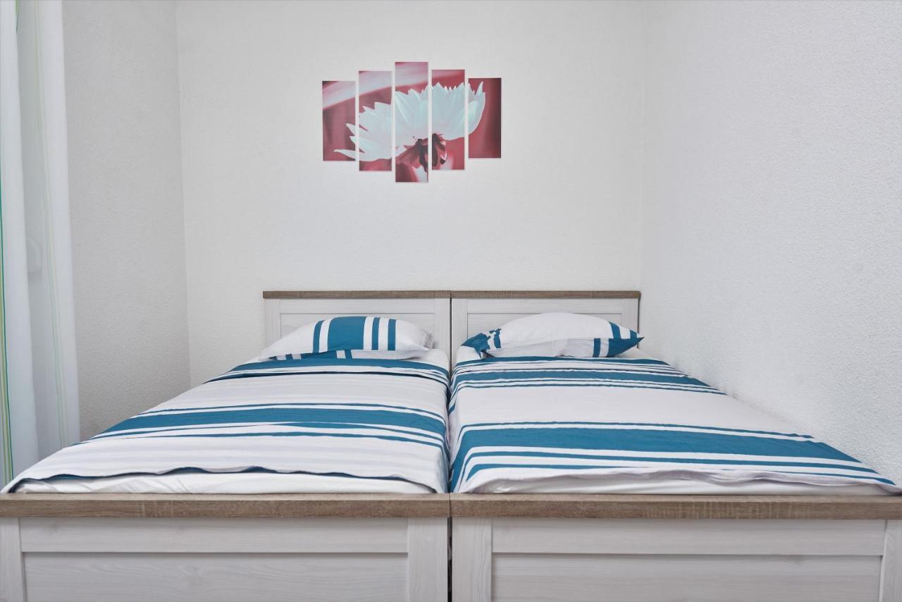 Kaštela Apartments & Rooms Seaside מראה חיצוני תמונה