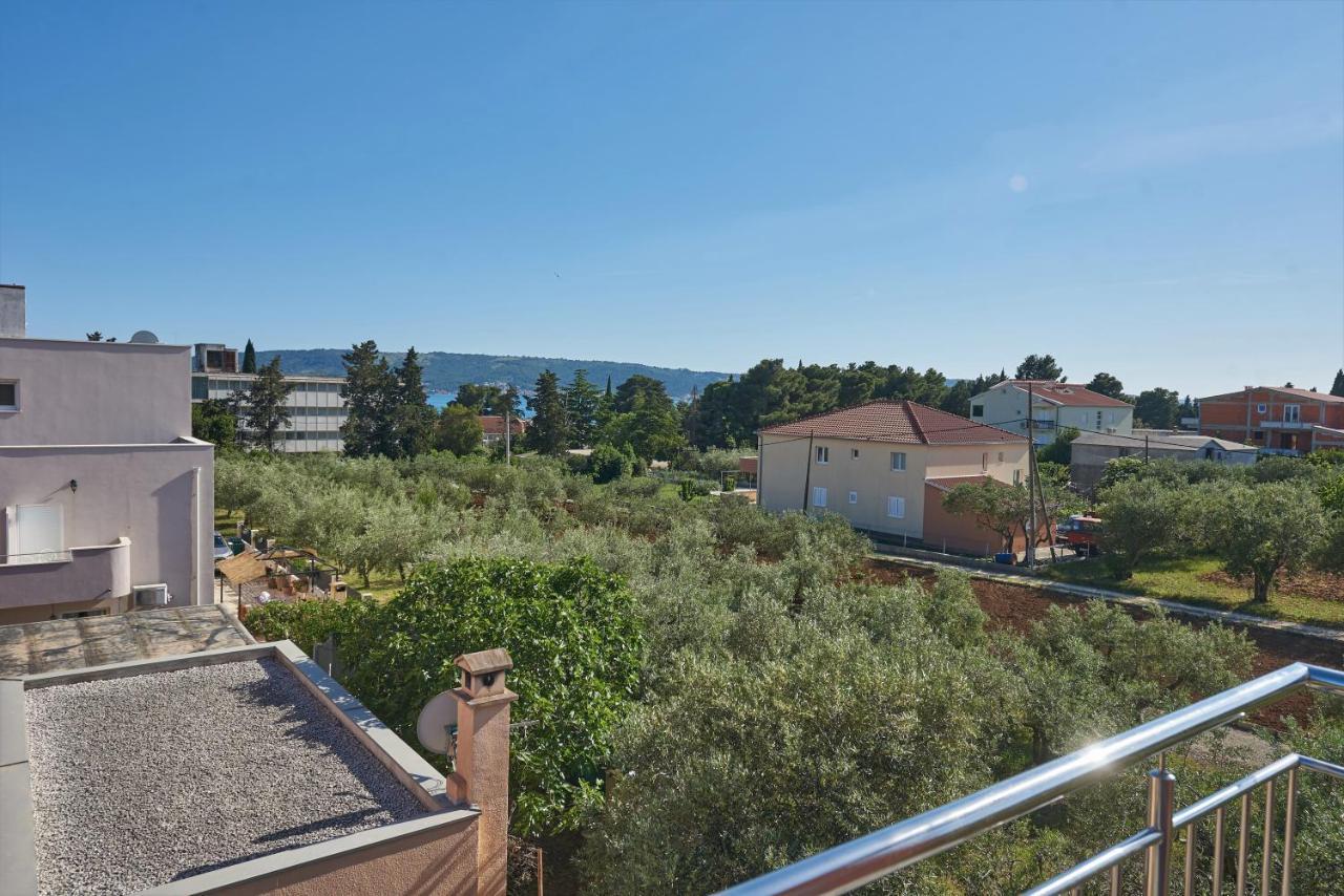 Kaštela Apartments & Rooms Seaside מראה חיצוני תמונה