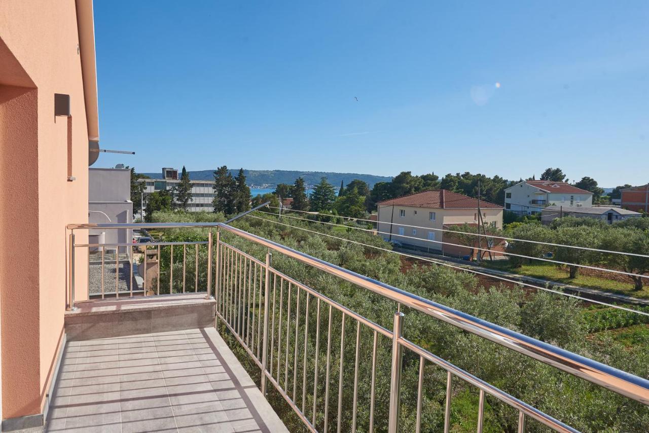 Kaštela Apartments & Rooms Seaside מראה חיצוני תמונה