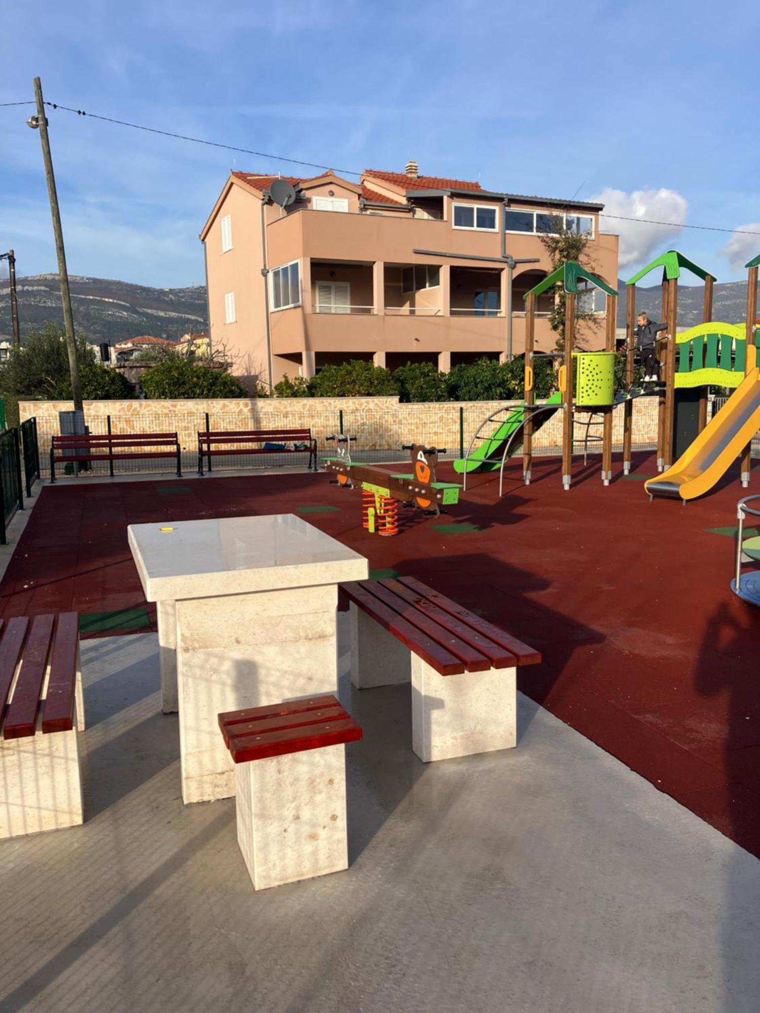 Kaštela Apartments & Rooms Seaside מראה חיצוני תמונה