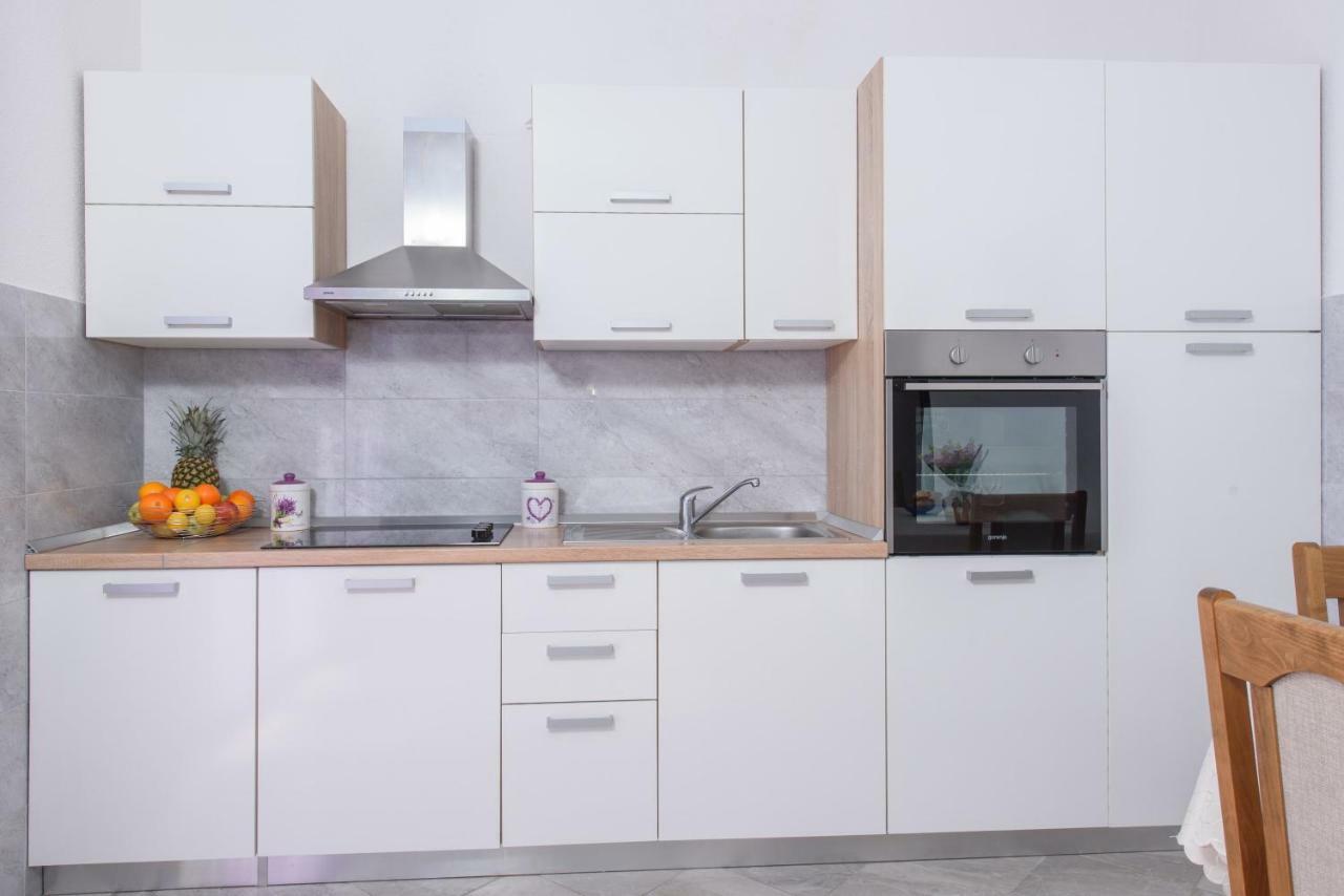 Kaštela Apartments & Rooms Seaside מראה חיצוני תמונה
