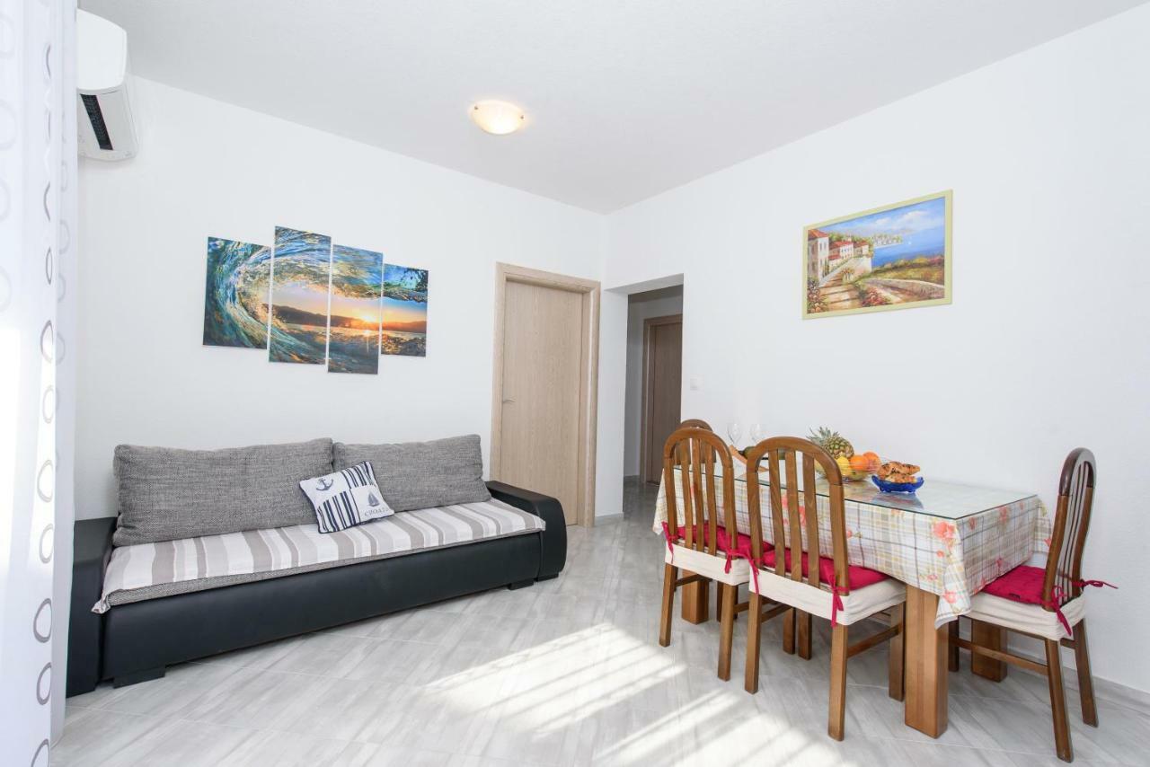Kaštela Apartments & Rooms Seaside מראה חיצוני תמונה