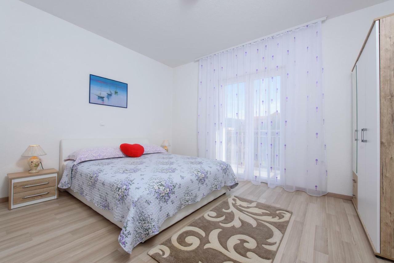 Kaštela Apartments & Rooms Seaside מראה חיצוני תמונה