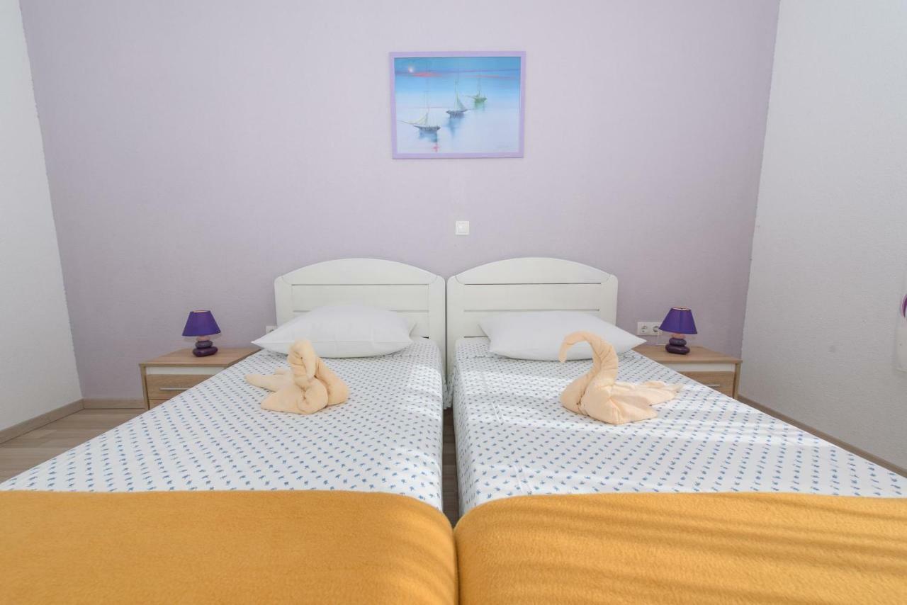 Kaštela Apartments & Rooms Seaside מראה חיצוני תמונה