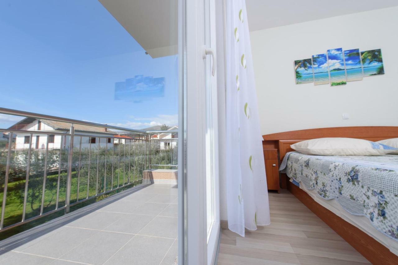 Kaštela Apartments & Rooms Seaside מראה חיצוני תמונה
