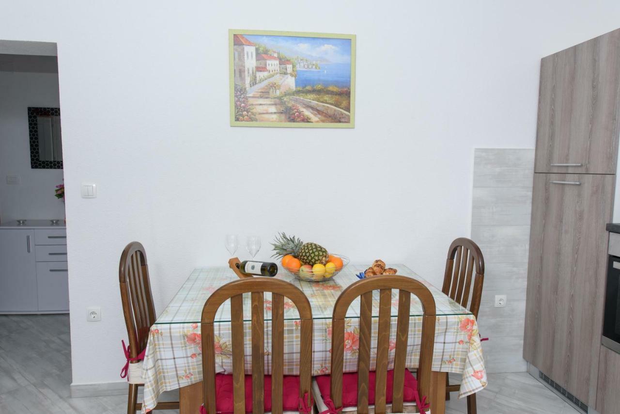 Kaštela Apartments & Rooms Seaside מראה חיצוני תמונה